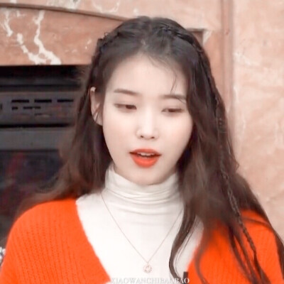 “叮咚?(?)你的圣诞小精灵已送达”
-IU-
原截何逸嵣