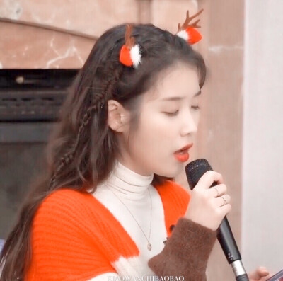 “叮咚 (⍥)你的圣诞小精灵已送达”
-IU-
原截何逸嵣