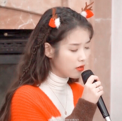 “叮咚 (⍥)你的圣诞小精灵已送达”
-IU-
原截何逸嵣