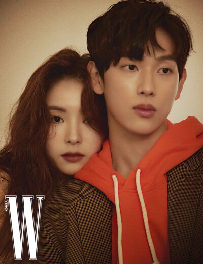 任时完&申世景
cr:WKorea