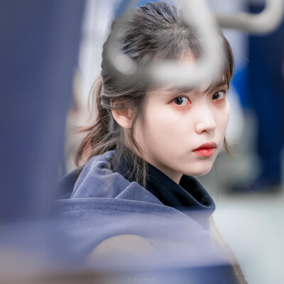 IU × 李至安