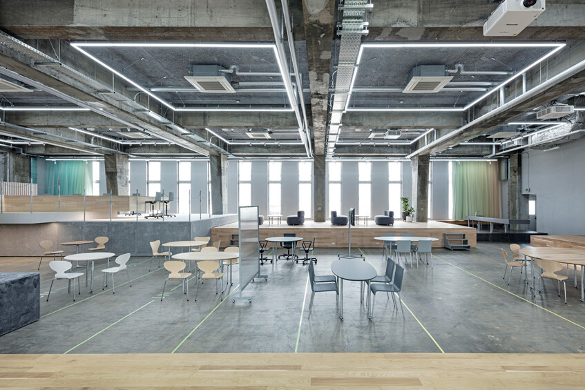 作为创新时代的原型而设计的,其基础是在办公空间需要一些由员工自行