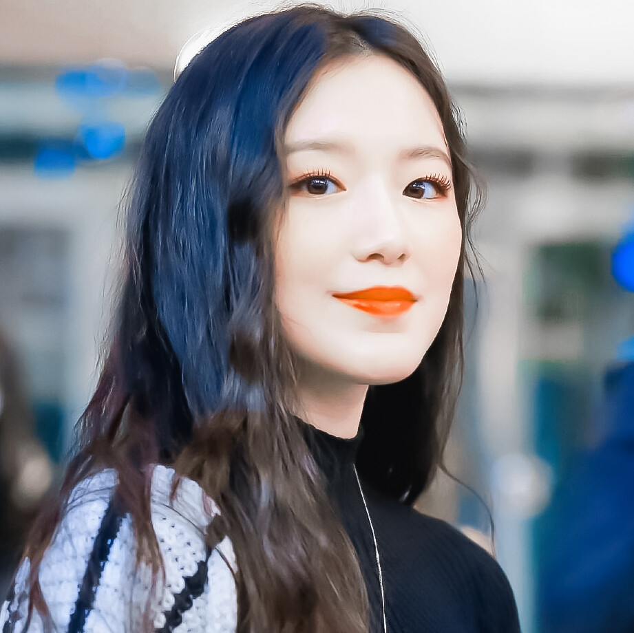  ▪葉舒華
●桃園市初の愛
◆驚きました
原©In a drawer
二传标明池肆染