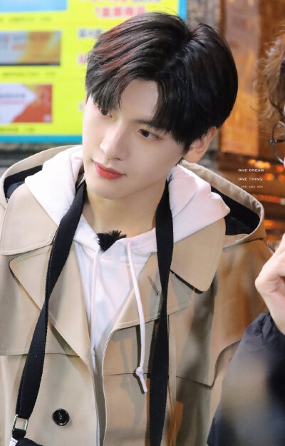 ©️®️onedreamonething_翟潇闻