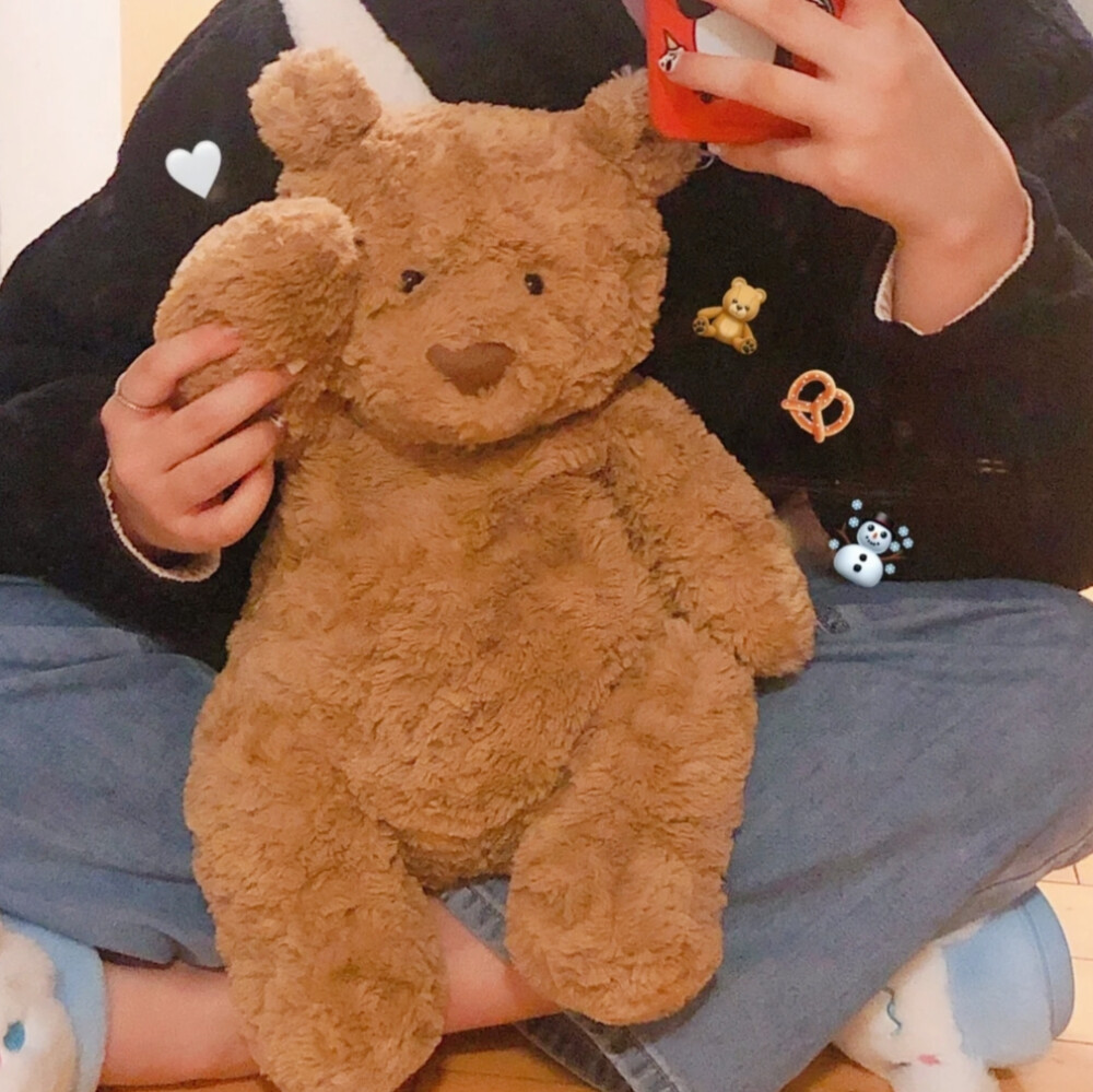 抱着玩具熊的情侣头像图片