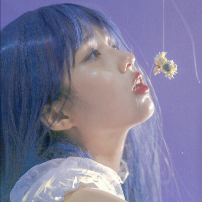 ʸᵒᵘ ᵃʳᵉ ᵗʰᵉ ˢᵘⁿˡⁱᵍʰᵗ ᵏᵉᵉᵖˢ ᵐʸ ʰᵉᵃʳᵗ ᵍᵒⁱⁿᵍ.
你是让我心脏继续跳动的那束阳光。