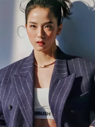 Jisoo 金智秀
cr：金智秀吃草莓吗