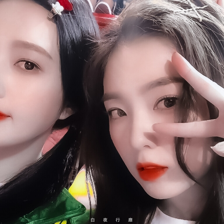 無描述的剪刀手和托臉**
Irene｜joy