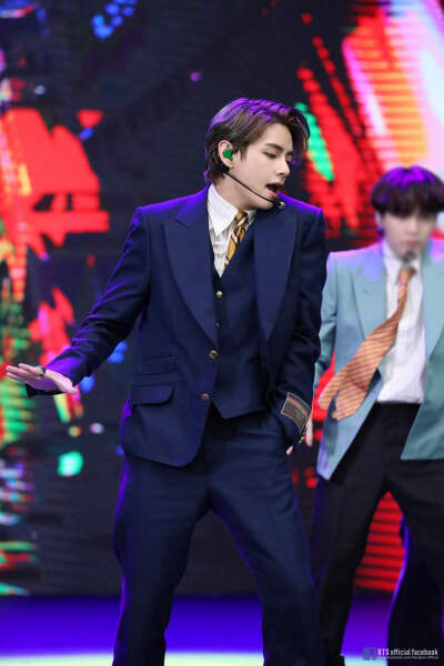 金泰亨
201230 官推➕小蓝书