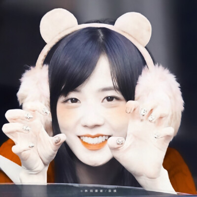 金智秀
cr.blackline_kr