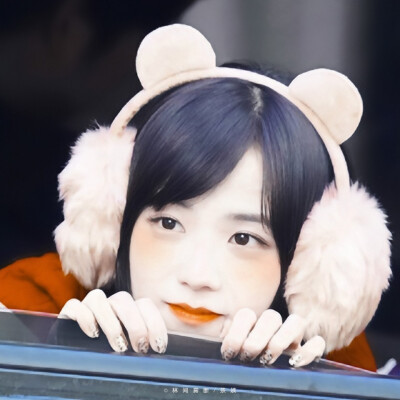 金智秀
cr.blackline_kr