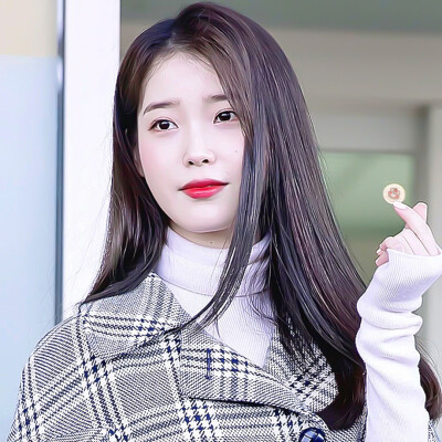 “某个人，某句话，某个场景，某首歌，总能影响你的情绪。”
“어떤 사람, 어떤 말, 어떤 장면, 어떤 노래는 항상 당신의 정서에 영향을 준다.”
“IU李知恩”
“cr：iu_snoopy”