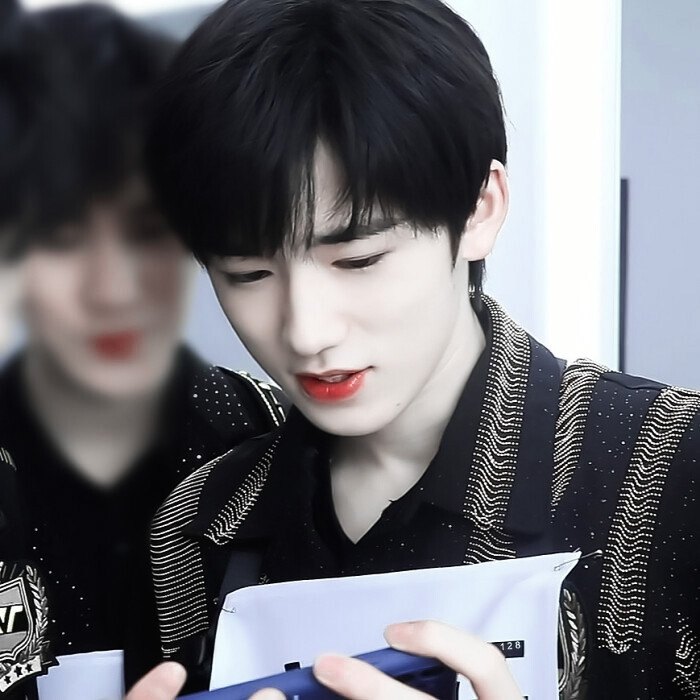 来！给你们展示一波！
诶？这个人怎么这么打啊！没关系我可以打回来！
原截江纪然
©苏旻玧