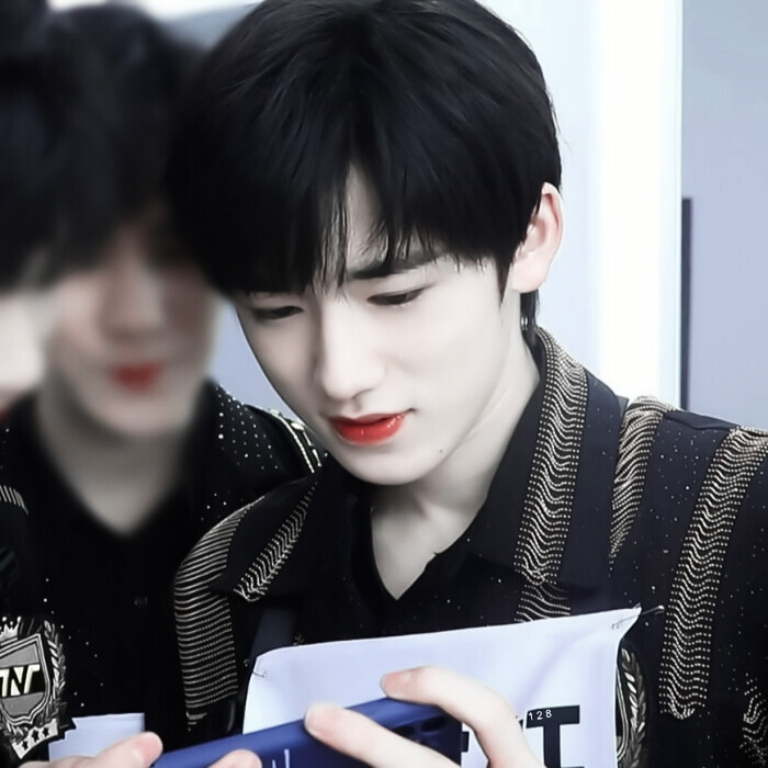 来！给你们展示一波！
诶？这个人怎么这么打啊！没关系我可以打回来！
原截江纪然
©苏旻玧