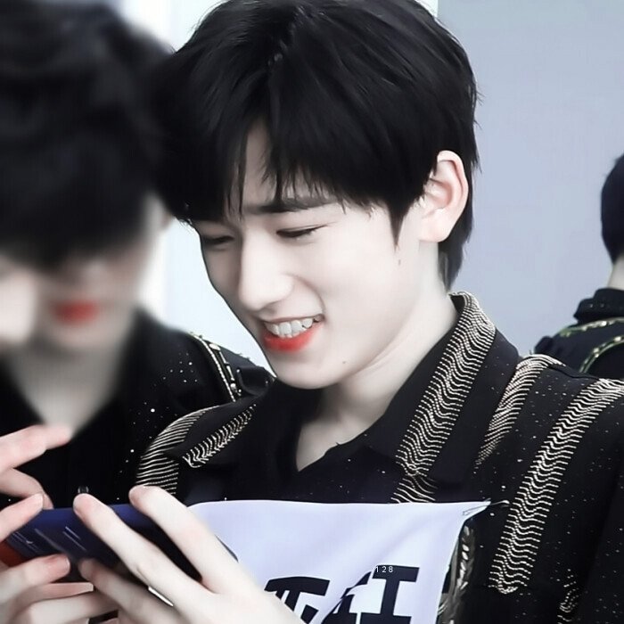 来！给你们展示一波！
诶？这个人怎么这么打啊！没关系我可以打回来！
原截江纪然
©苏旻玧