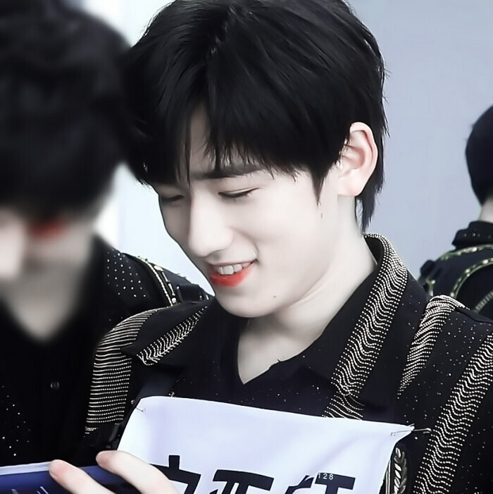 来！给你们展示一波！
诶？这个人怎么这么打啊！没关系我可以打回来！
原截江纪然
©苏旻玧