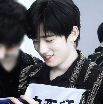 来！给你们展示一波！
诶？这个人怎么这么打啊！没关系我可以打回来！
原截江纪然
©苏旻玧