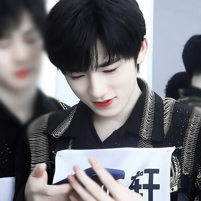 来！给你们展示一波！
诶？这个人怎么这么打啊！没关系我可以打回来！
原截江纪然
©苏旻玧