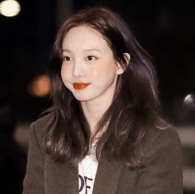 "我 爱 你，陌 生 人."
二传注明江柚橙. 林娜琏.Nayeon.