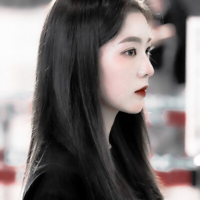 
¢IRENE*狰狞可怖 偷走你的心脏 将它支配'