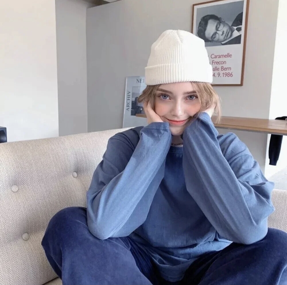 A.Lily。
自截帽子控女头。