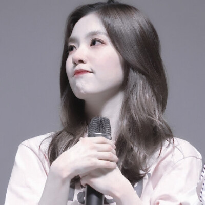 
：今天穿了一双老想去找你的鞋 ​​​。
