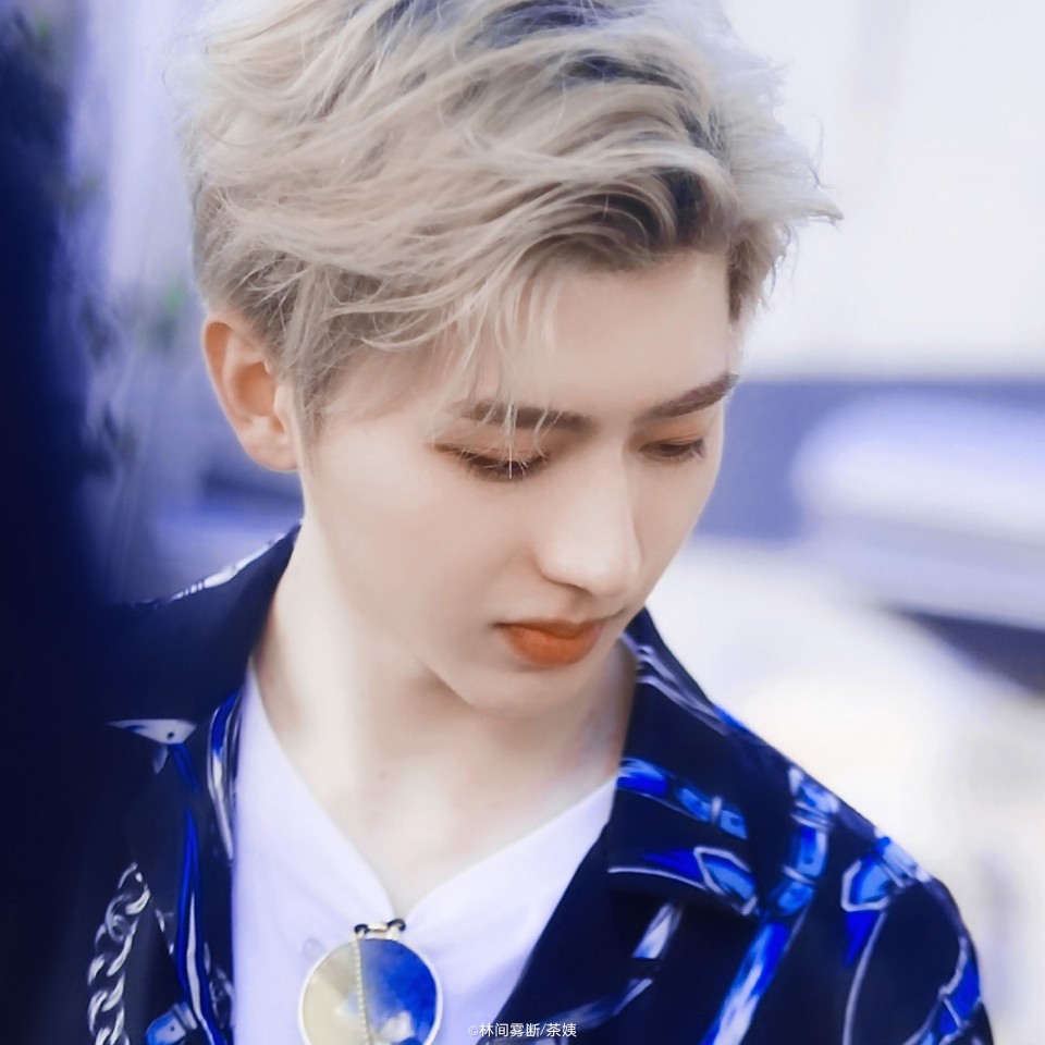 蔡徐坤
cr.Chocolate·Kun