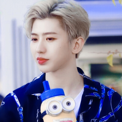 蔡徐坤
cr.Chocolate·Kun