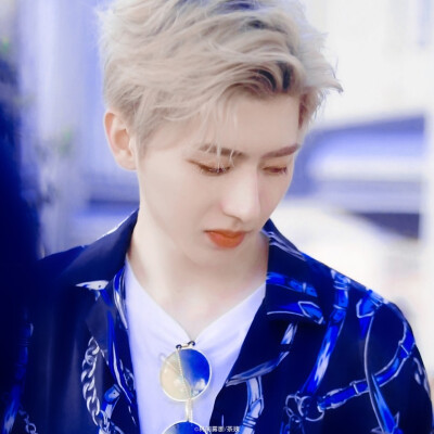 蔡徐坤
cr.Chocolate·Kun