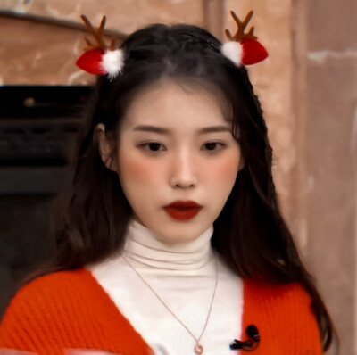 跟学姐谈恋爱是违规的 但如果是你 我可以尝试打破规定
IU
cr.小黄君
背景图妖九