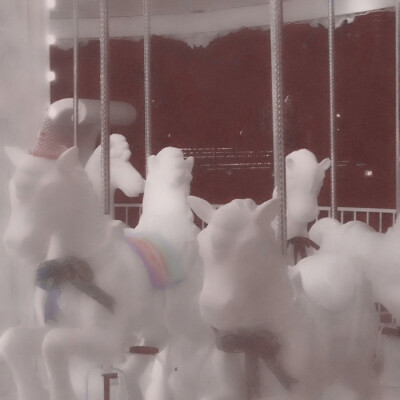 跟学姐谈恋爱是违规的 但如果是你 我可以尝试打破规定
IU
cr.小黄君
背景图妖九