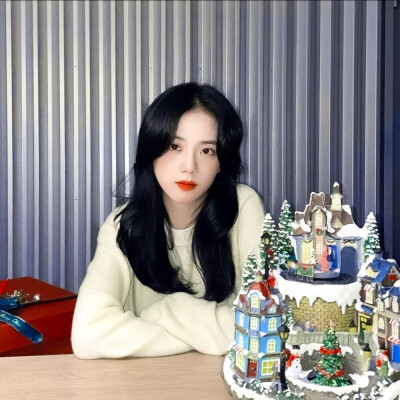 
Kim Jisoo 生日粗卡。
原截崽崽岐