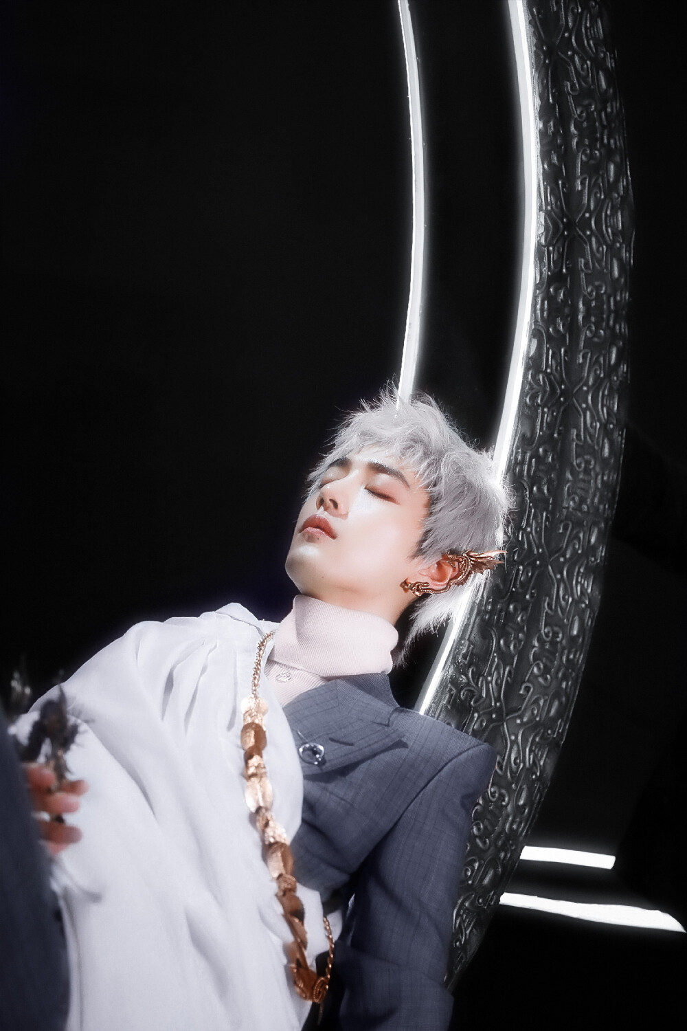 肖战│时尚芭莎二月刊