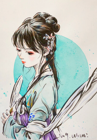 成年人的世界钱是活下去的筹码，并非多爱钱，只是无奈，没钱寸步难行，一睁开眼就需要钱的年代，不怕没命。就怕没钱。
cr:迟迟