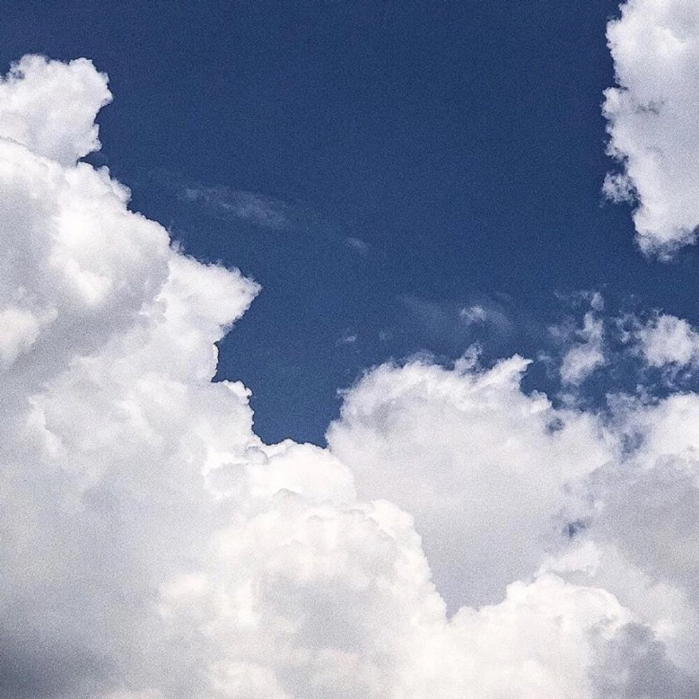 大概是在人际交往方面太自卑了，以至于稍感到被冷落就想着离开对方 ​