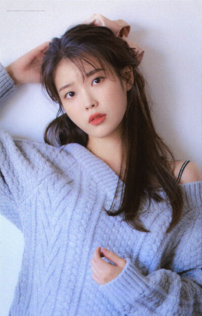 IU | 线上周边扫图
cr:砂糖收藏家