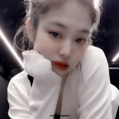 Jennie
当我把想法画在桌椅上。
