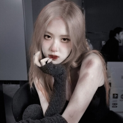 
Rosé*巴黎樂隊主唱