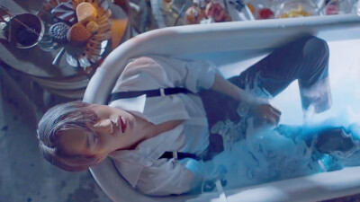 KAI金钟仁橙光素材
《Mmmh》MV自截修图