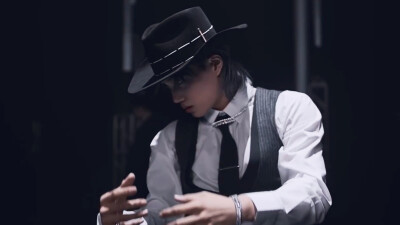 KAI金钟仁橙光素材
《Mmmh》MV自截修图