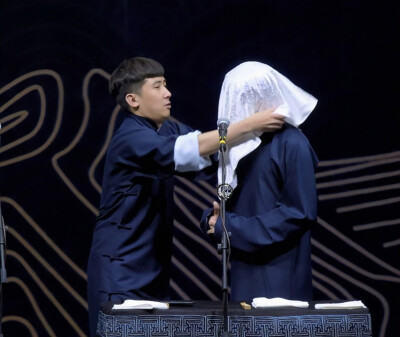 尚九熙＆何九华
他们_