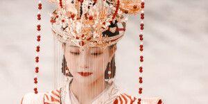 “所爱隔山海，山海不可平.”

◆朱丽岚