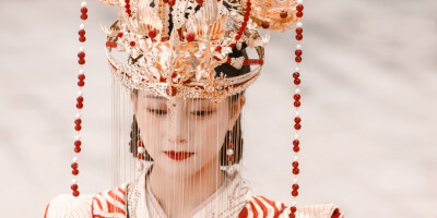 “所爱隔山海，山海不可平.”
◆朱丽岚