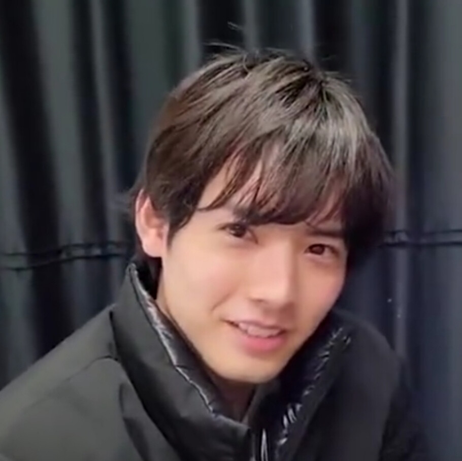 新年的问好：赤楚卫二
可爱楚楚❤️