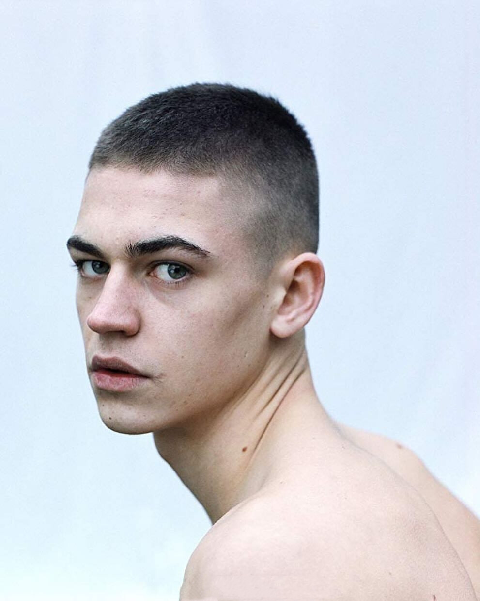 Hero Fiennes Tiffin . 他怎么可以这么帅啊 ​​