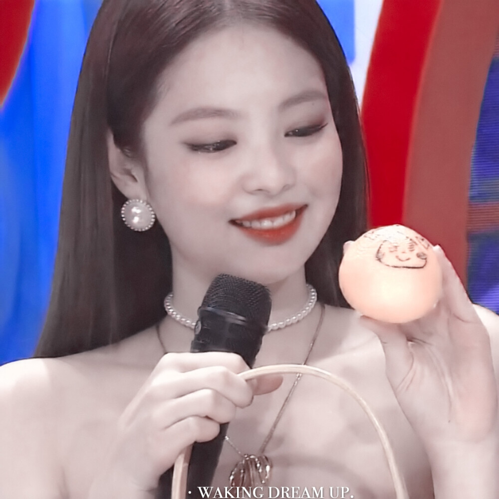  • BlackPink－jennie.
“小妮生日快乐啊，每天都要开心哟.
原截朴安冉.
禁二改/二转标顾芷梦.