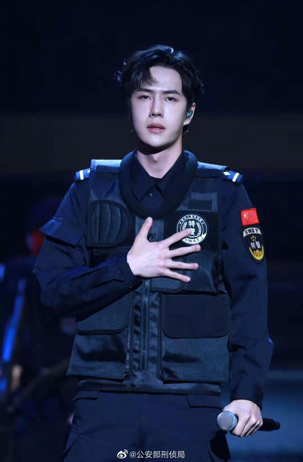 公安部刑侦局：
为庆祝首个中国人民警察节，由中宣部和公安部主办，中央广播电视总台承办的《忠诚铸伟业 阔步新征程》——2021年中央广播电视总台“心连心”艺术团赴公安机关慰问演出将于2021年1月17日在中央广播电视总台 CCTV-3综艺频道19:00首播，CCTV-1综合频道 22:30重播。 ​​