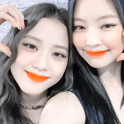 
Jisoo × Jennie
