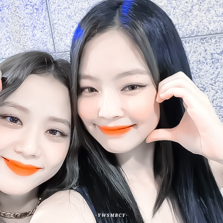 
Jisoo × Jennie
