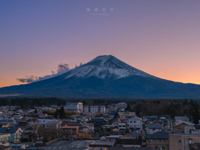 富士山下
iPad 4x3 Wallpaper
©️横滨寄叶